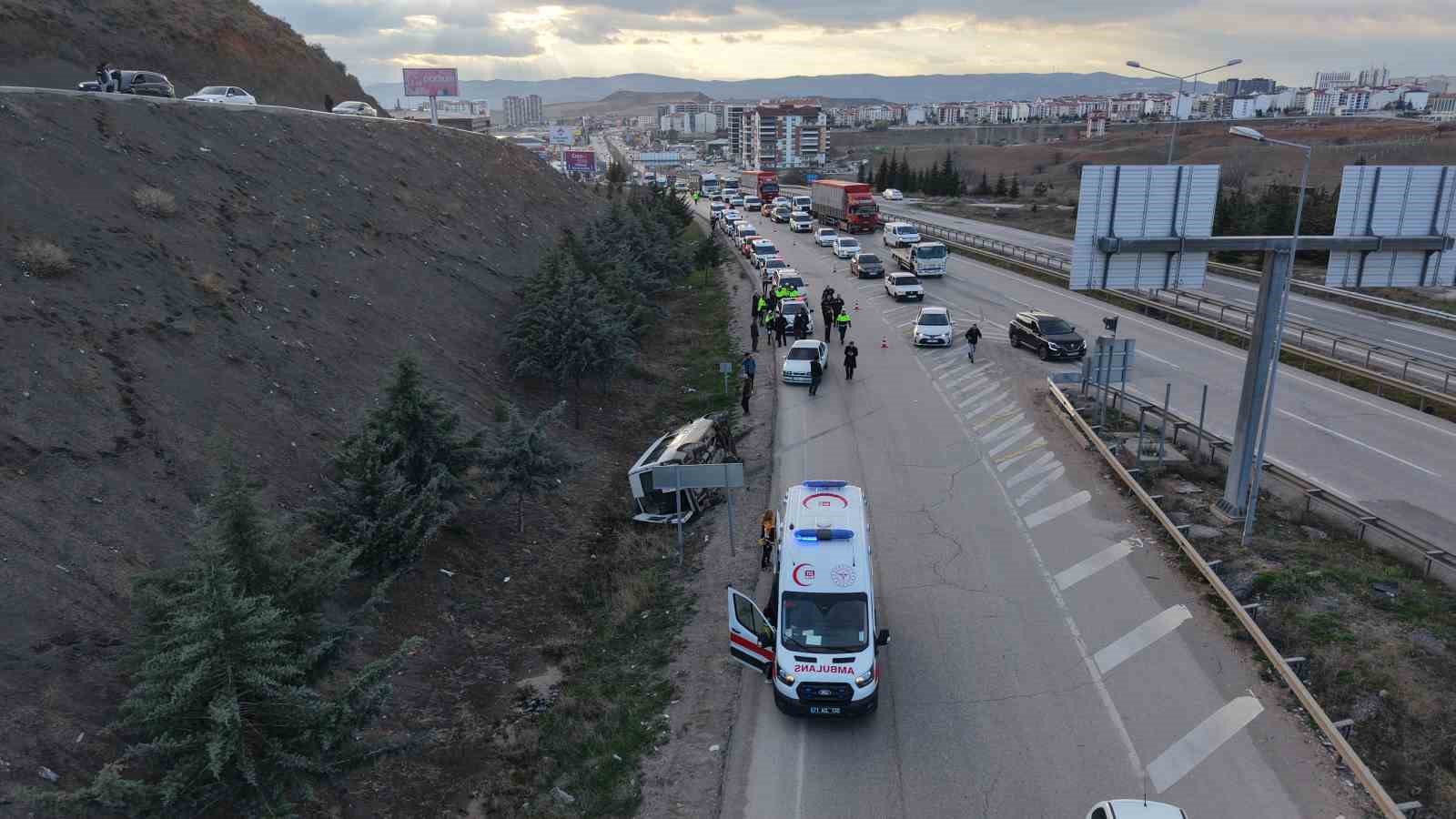 kirikkalede isci servisi kamyonla carpisti 5 yarali 5 RCjFEE4F