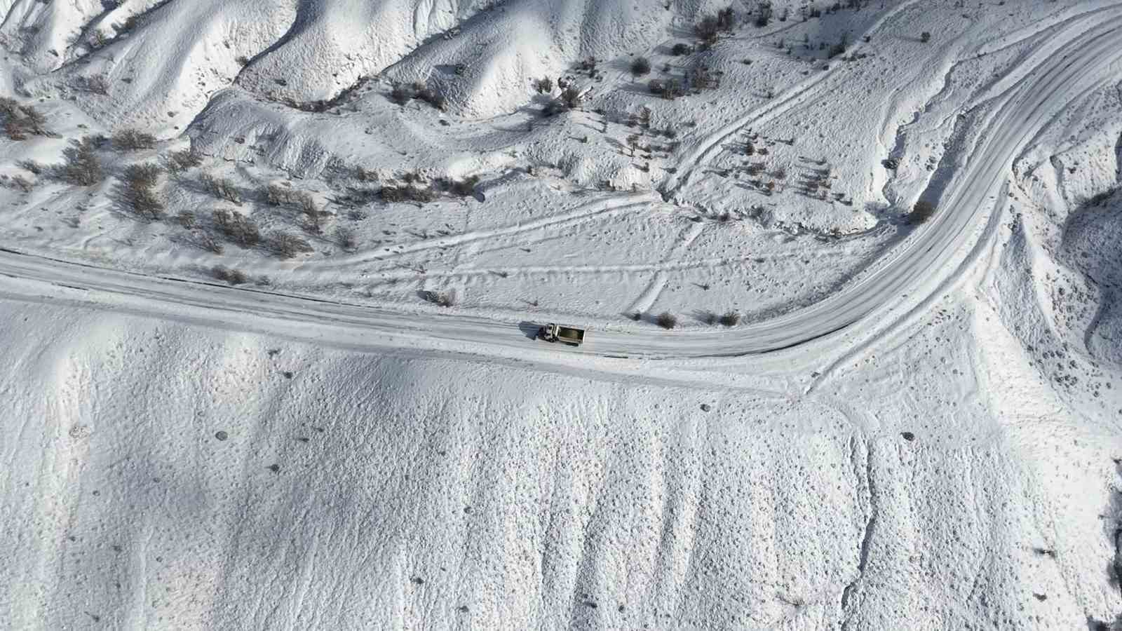 kirikkalede karla kaplanan koy yollari yeniden ulasima acildi 0 eJXbNNJ6