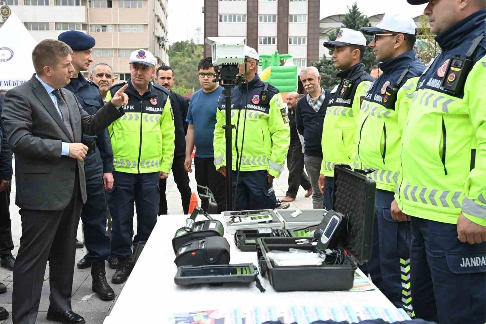kirikkalede motosiklet kazasi geciren suruculere kask hediye edildi 1 izZ1WKy5