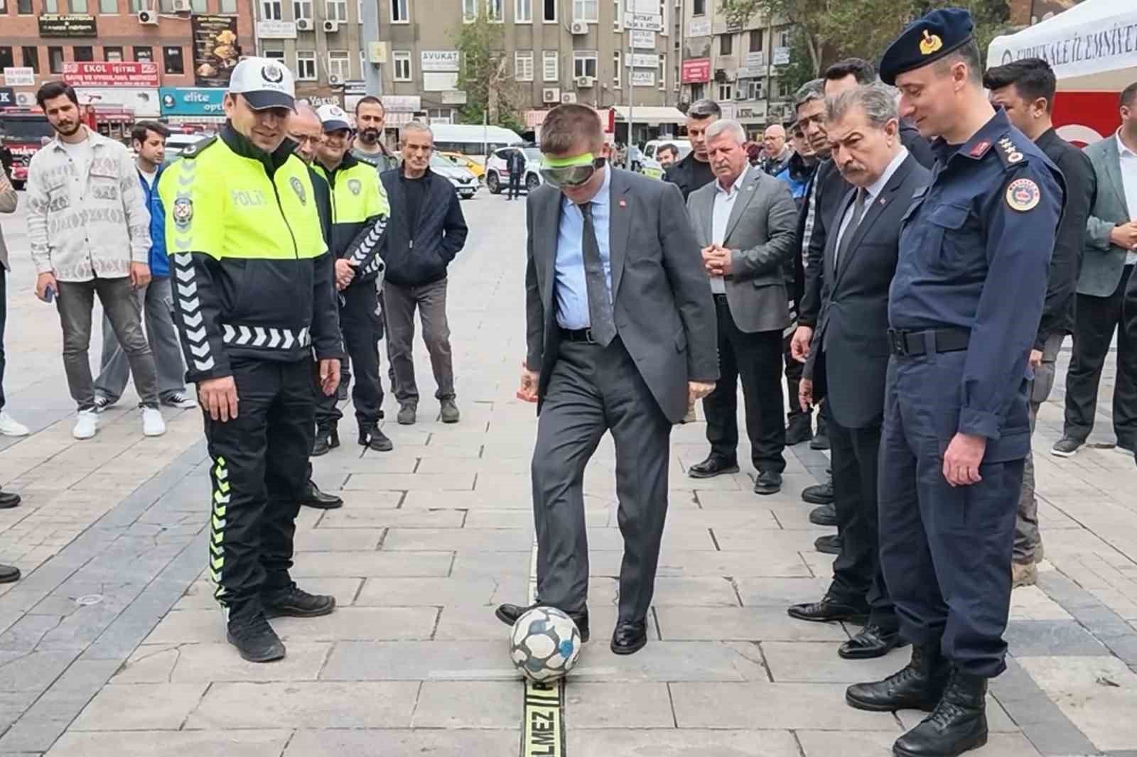 kirikkalede motosiklet kazasi geciren suruculere kask hediye edildi 3