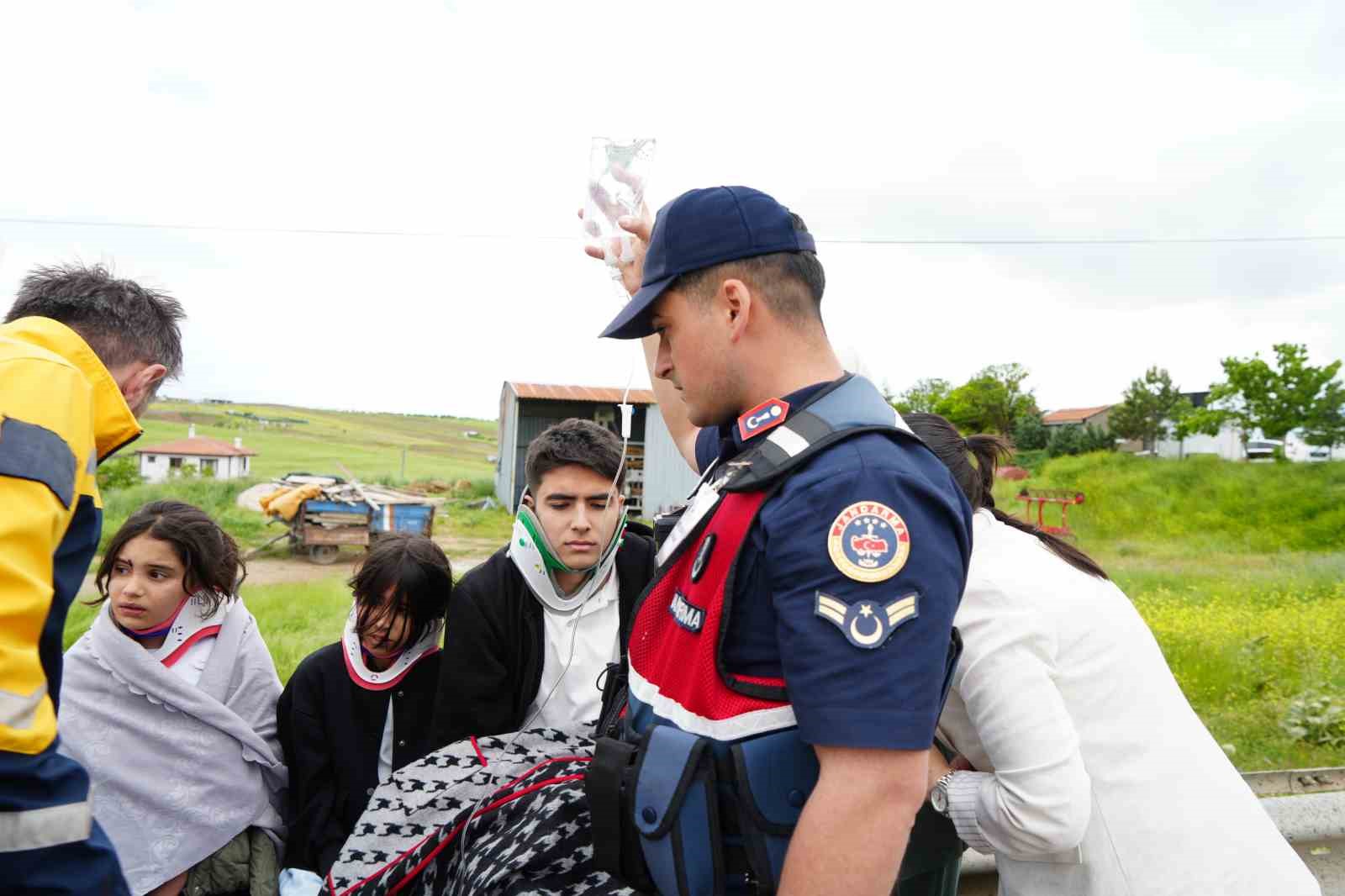 kirikkalede otomobiller carpisti 2 olu 7 yarali 1 vAhtMMcD