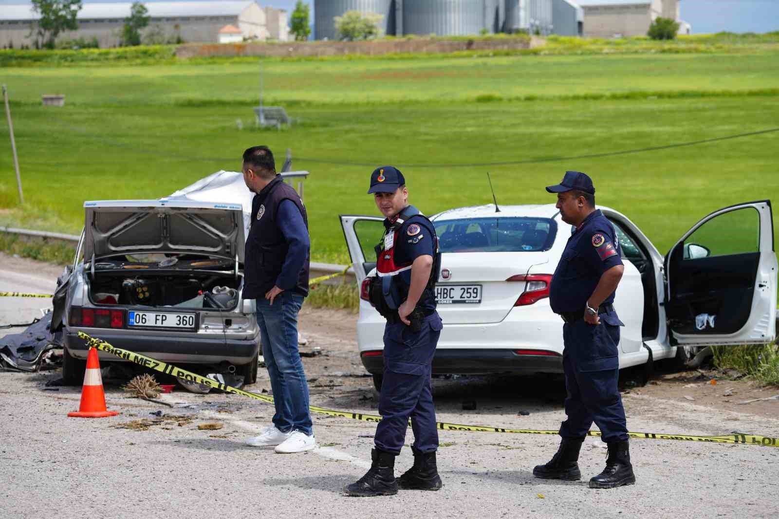 kirikkalede otomobiller carpisti 2 olu 7 yarali 3 vcf3HdTR