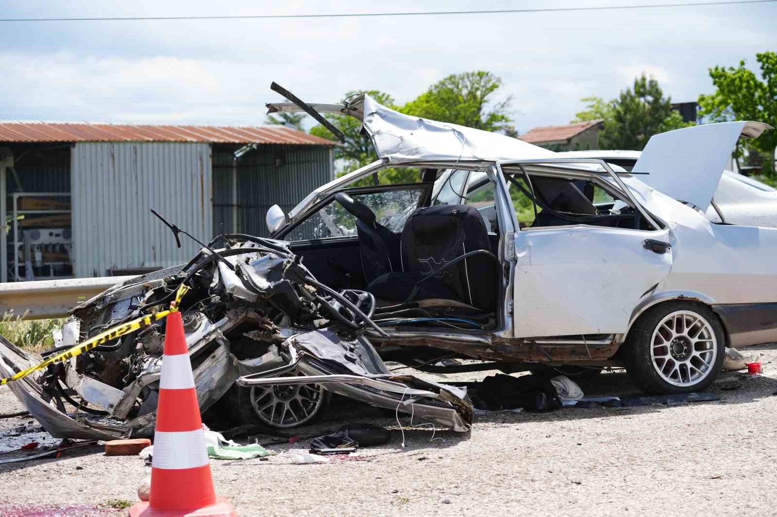 kirikkalede otomobiller carpisti 2 olu 7 yarali 4 rqe5cbug