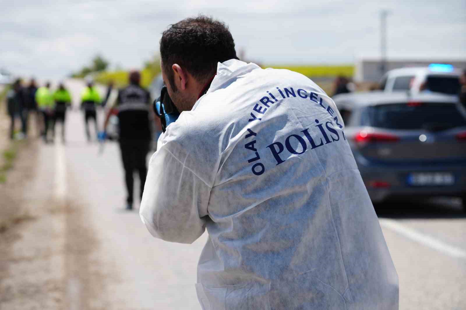 kirikkalede otomobiller carpisti 2 olu 7 yarali 5 VQzwTAWM