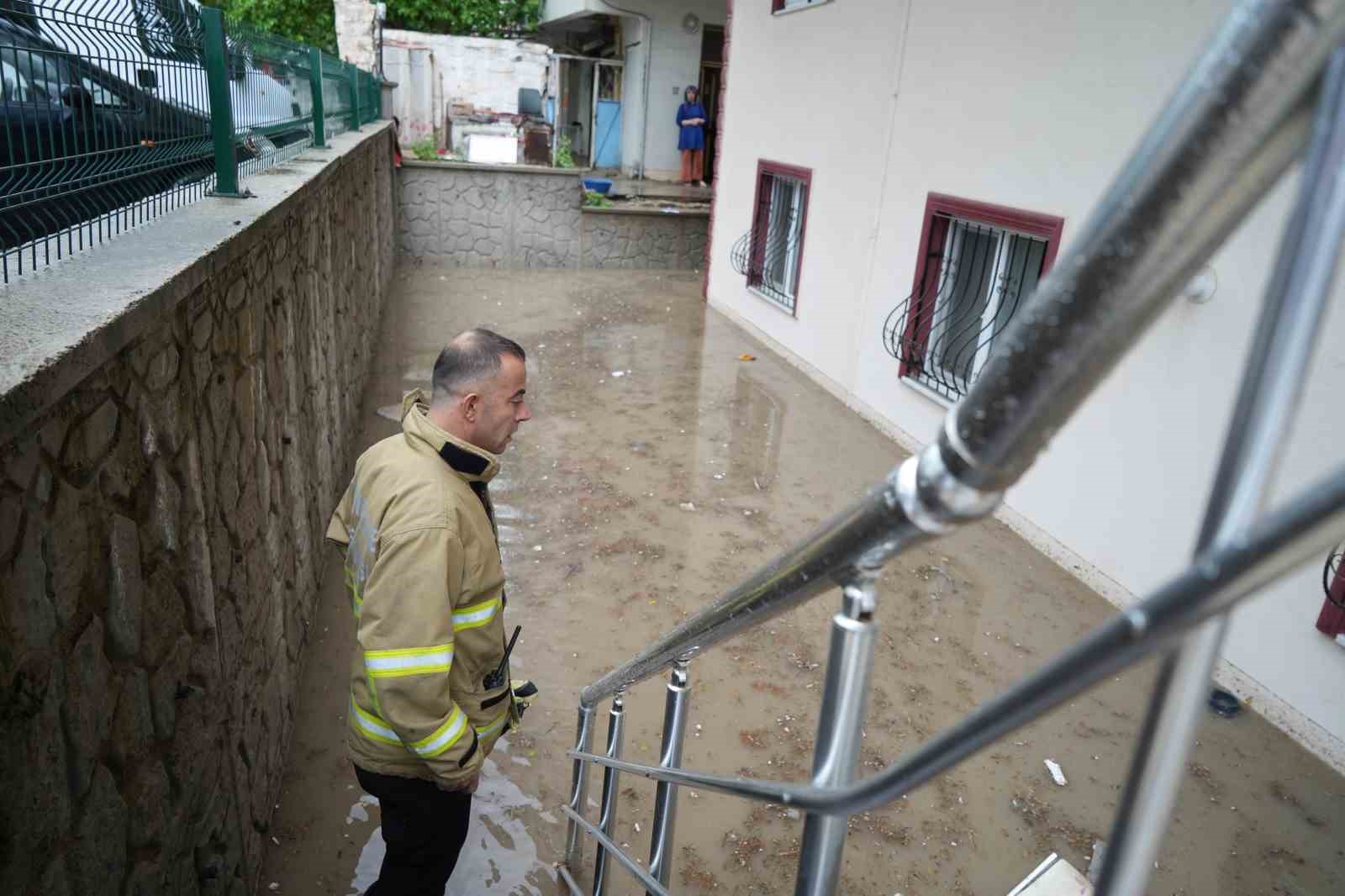 kirikkalede saganak hayati olumsuz etkiledi ev ve is yerlerini su basti 0 uSaVVrDt