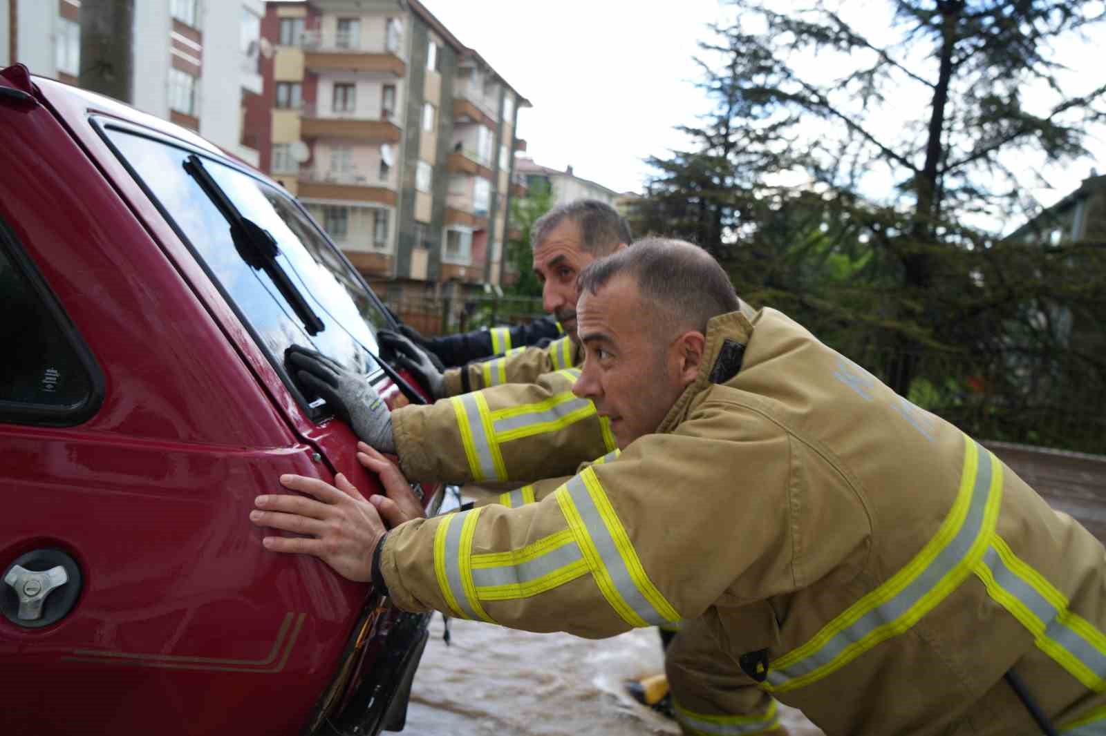 kirikkalede saganak hayati olumsuz etkiledi ev ve is yerlerini su basti 1 hn3zDeje