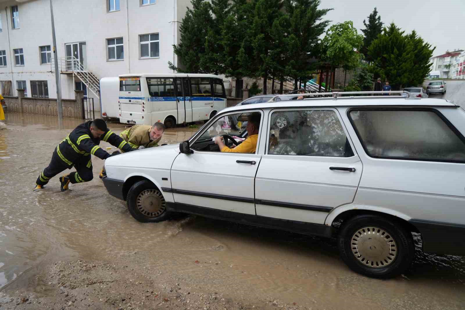 kirikkalede saganak hayati olumsuz etkiledi ev ve is yerlerini su basti 2 12Yn5tXe