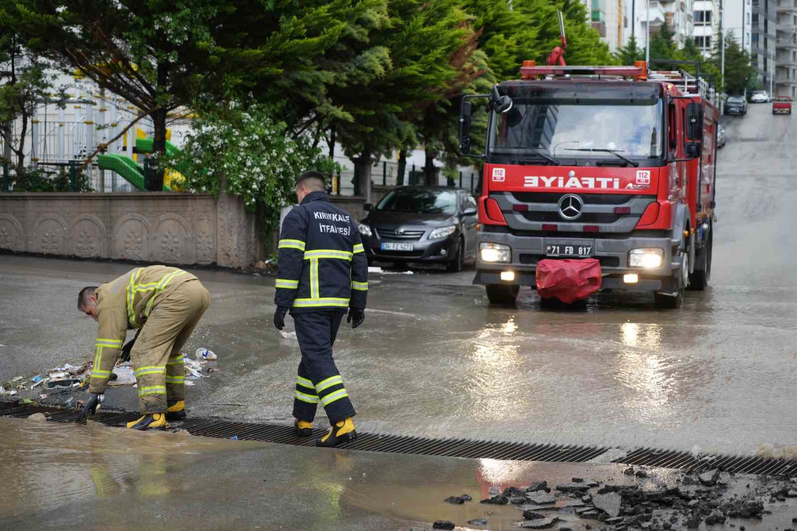 kirikkalede saganak hayati olumsuz etkiledi ev ve is yerlerini su basti 4 YEC1l7hW