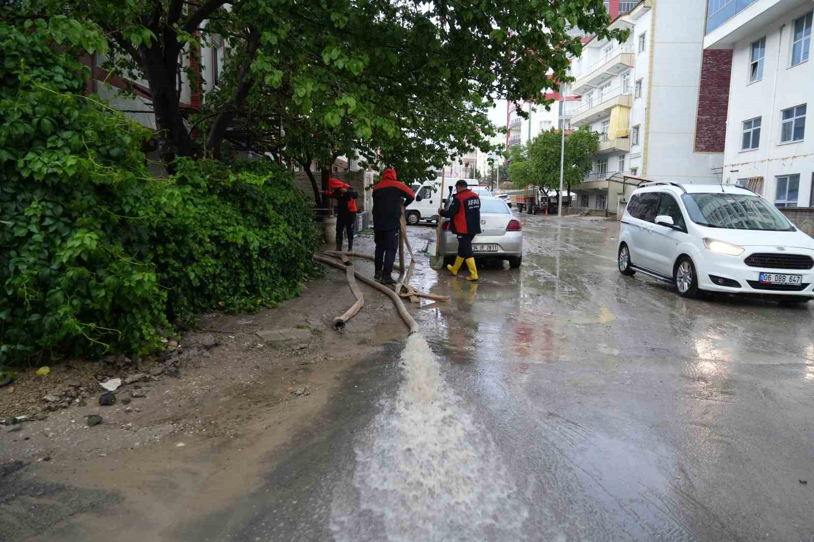 kirikkalede saganak hayati olumsuz etkiledi ev ve is yerlerini su basti 6 1XeNtIyM
