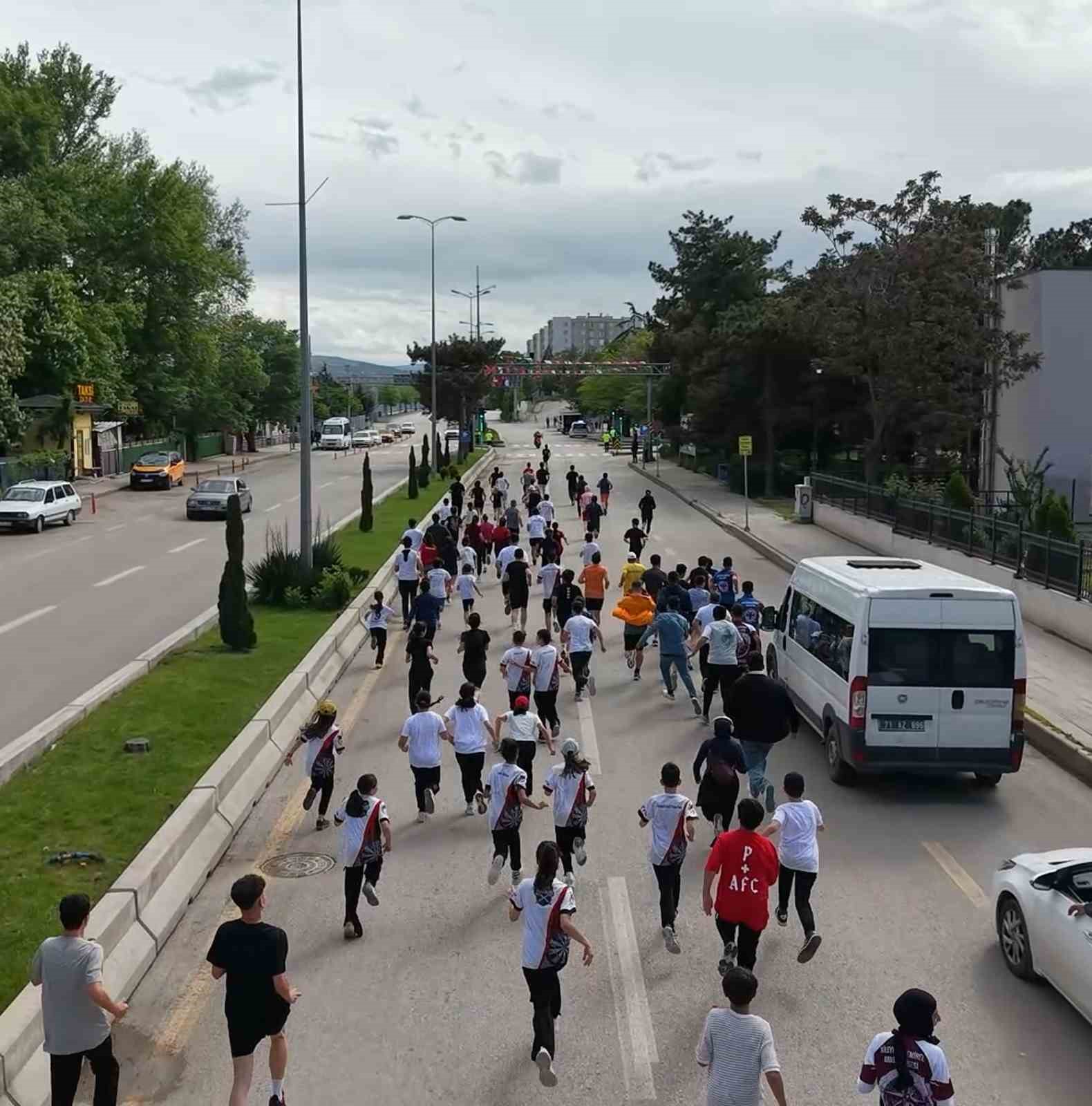 kirikkalede vatandaslar halk kosusunda yaristi 7 UpPqqDce