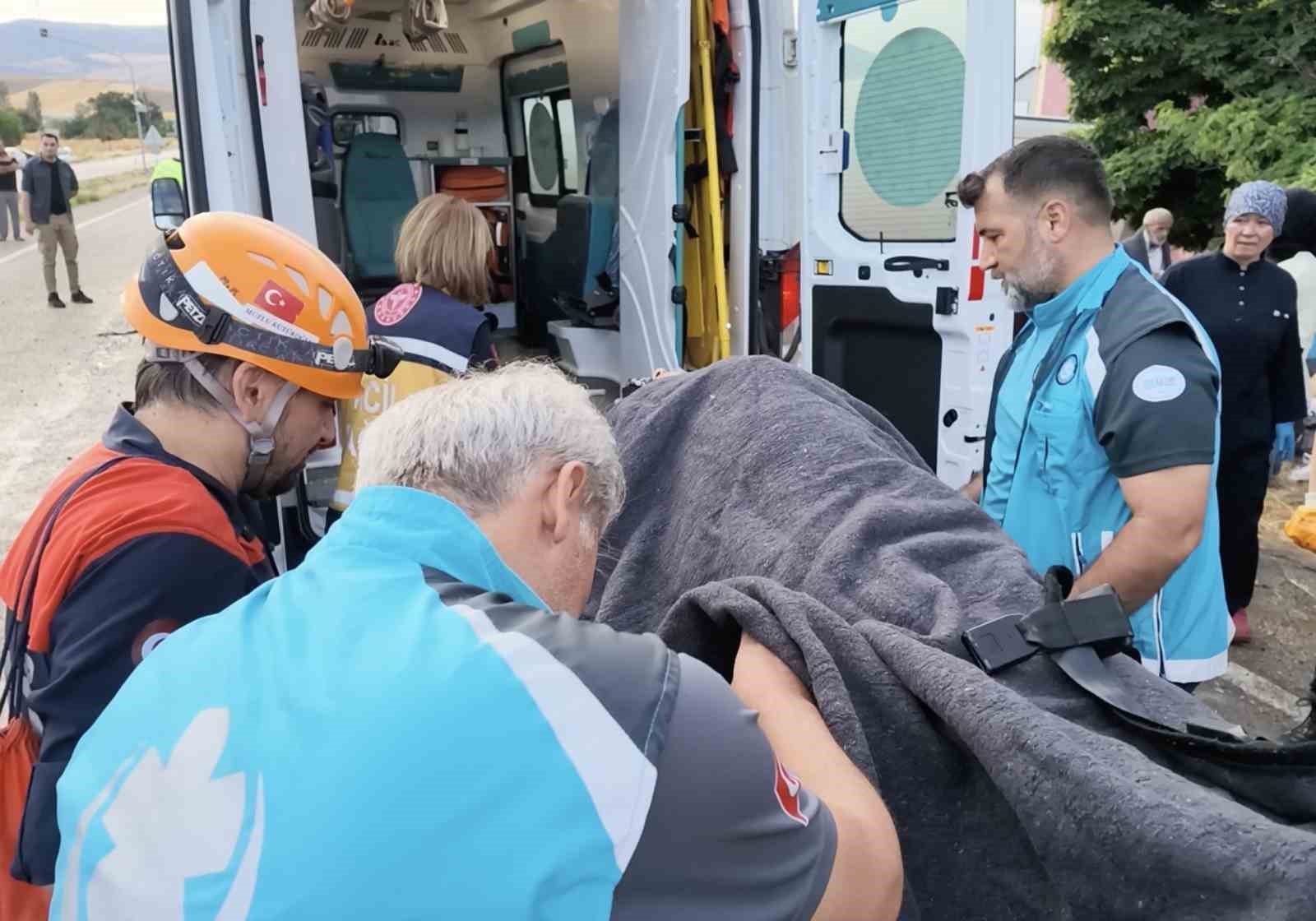 kirikkalede yolcu otobusu devrildi 3u agir 41 yarali 0 FTWTjyWZ
