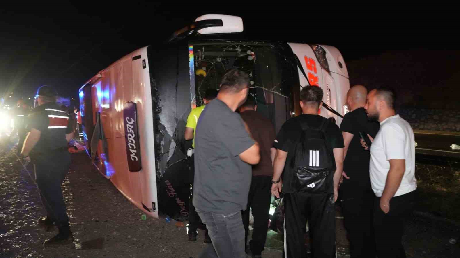 Kırıkkale’de yolcu otobüsü devrildi: Çok sayıda yaralı var 5 kirikkalede yolcu otobusu devrildi cok sayida yarali var 1 PRY4Zsqn