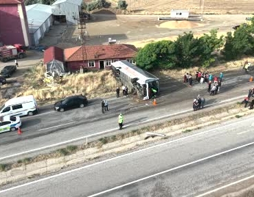 kirikkaledeki-otobus-kazasinda-aci-haber-1-kisi-hayatini-kaybetti-LmOl7P6a.jpg