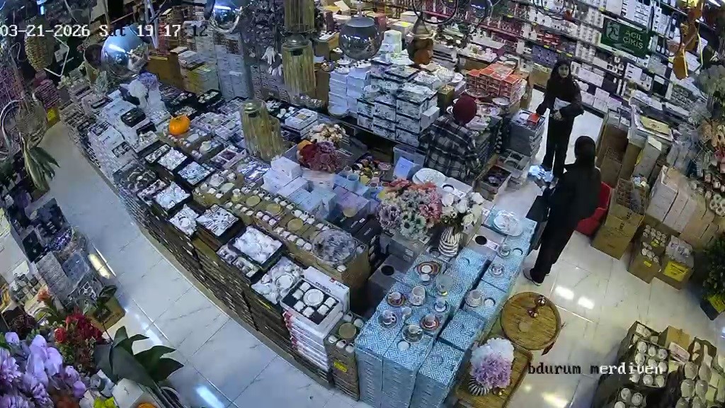 kirilan bardak tartismasinda beni musterilerin yaninda rezil ediyorsun ben yapacagimi biliyorum diyen kadinin kocasi 7kaHa8jb