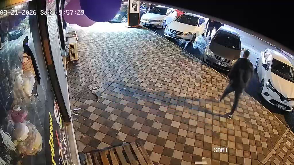 kirilan bardak tartismasinda beni musterilerin yaninda rezil ediyorsun ben yapacagimi biliyorum diyen kadinin kocasi T2VRGLZc