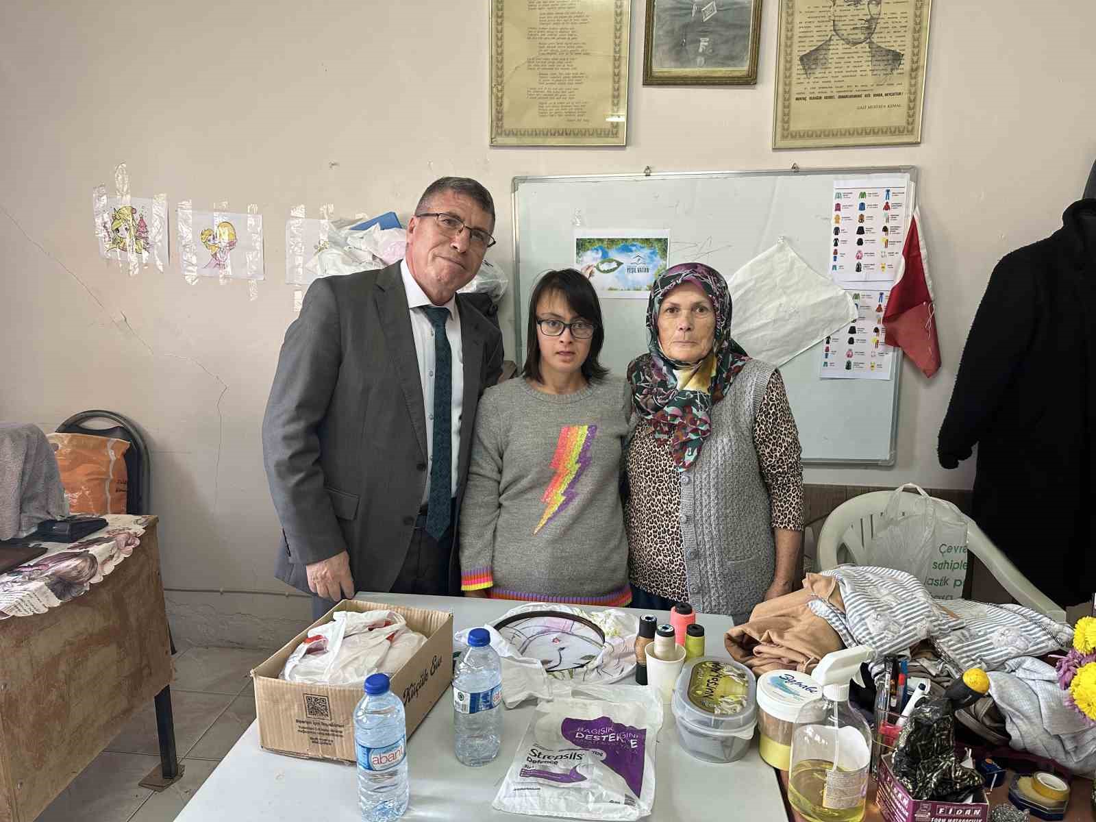 kirkkepeneklide kadinlar dikisle uretime katiliyor 5 fiMwa36T