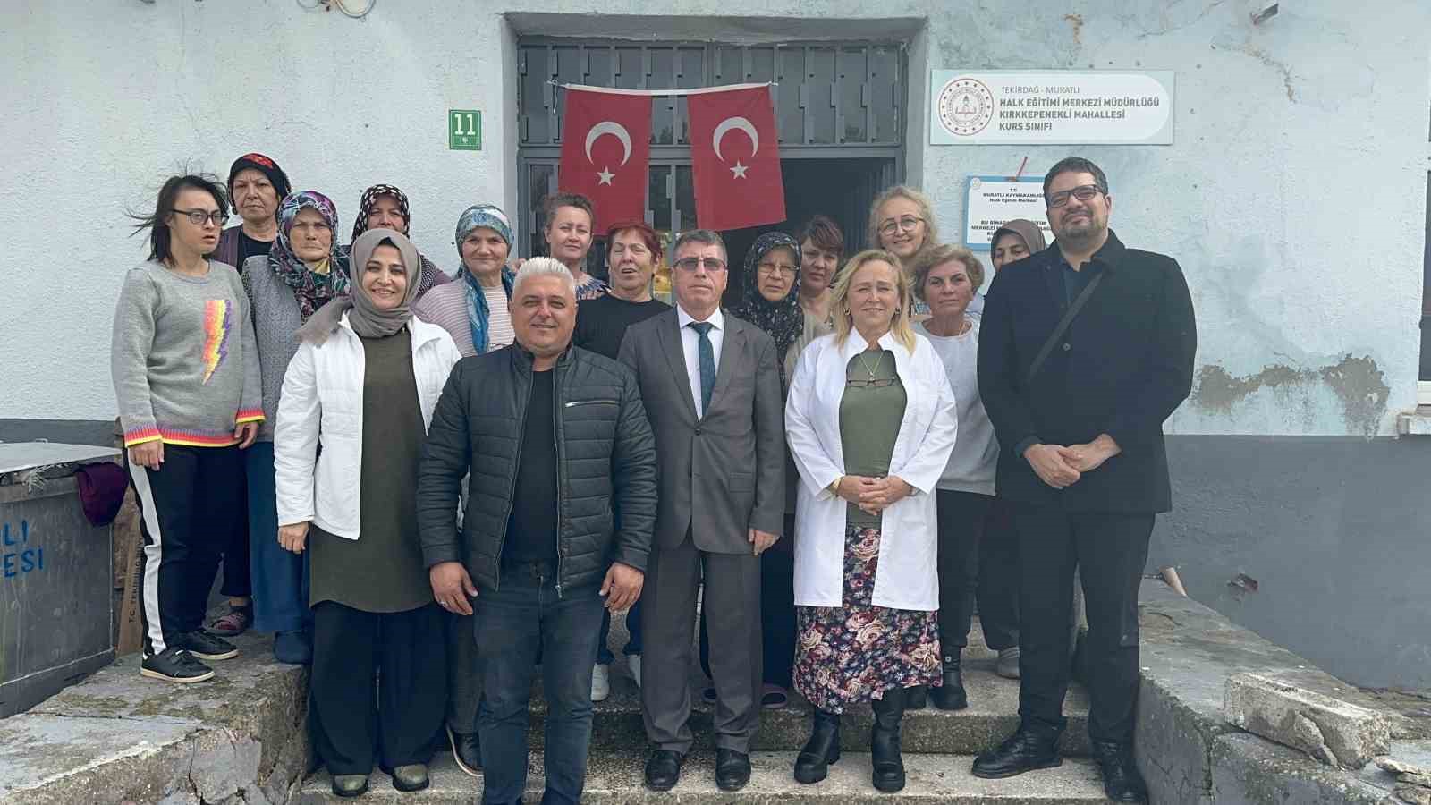 kirkkepeneklide kadinlar dikisle uretime katiliyor 6 AVT8wdT7