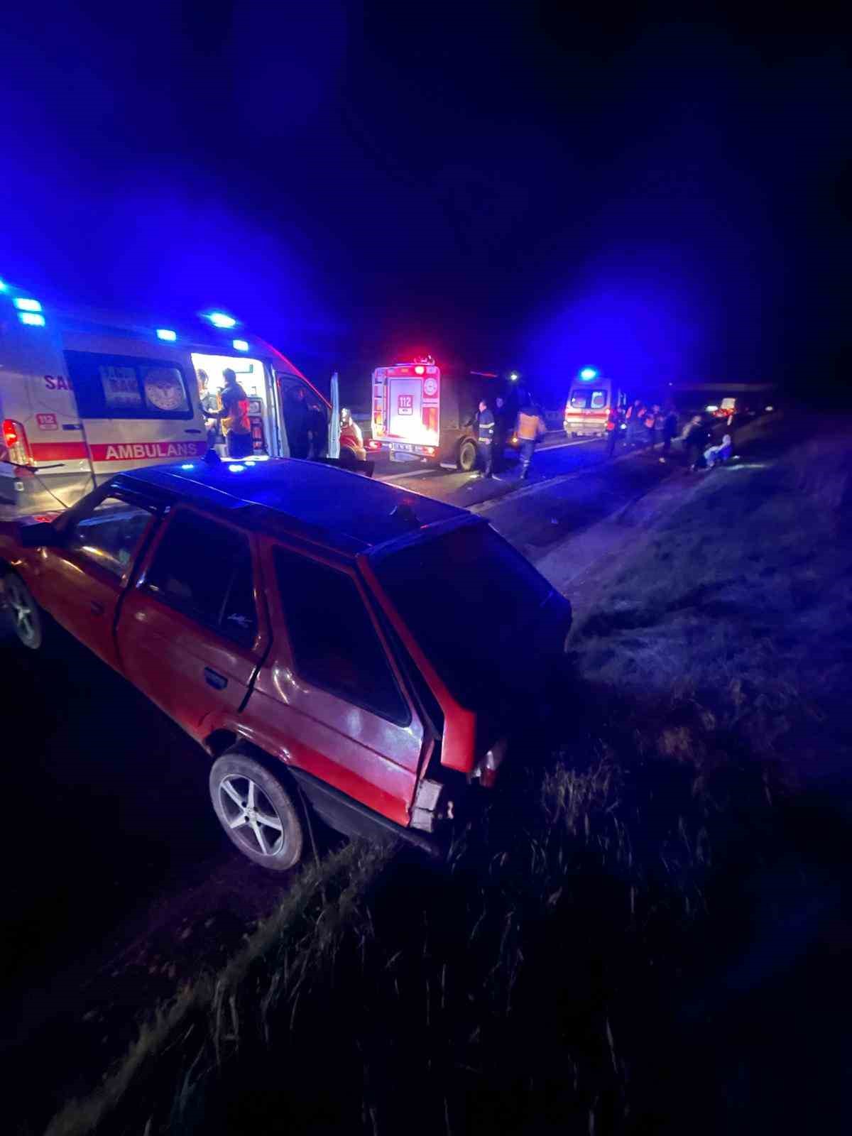 kirklarelide otomobiller carpisti 6 yarali 1 3Q3MCjRI