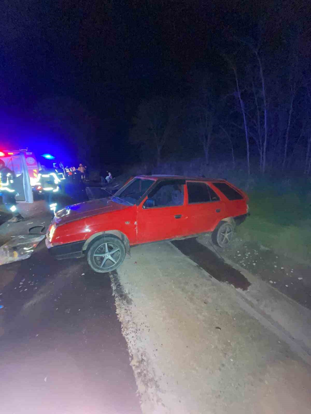 kirklarelide otomobiller carpisti 6 yarali 2 QRlF9dtk