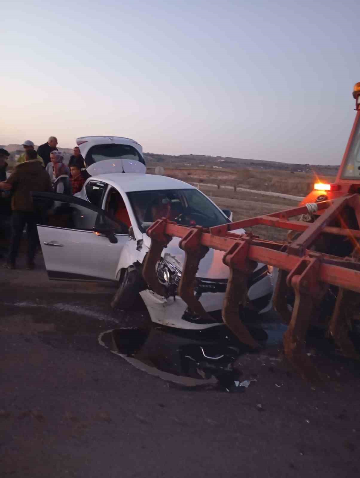 kirklarelide traktor ile otomobil carpisti 2 yarali 2 EL9Li5ZE
