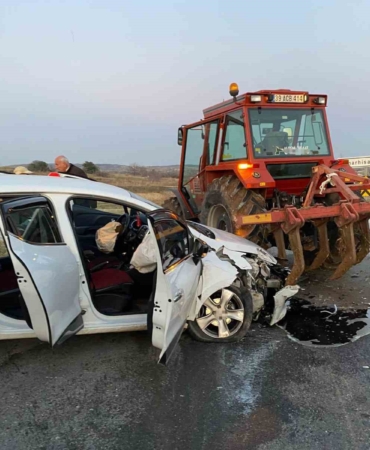 kirklarelide-traktor-ile-otomobil-carpisti-2-yarali-WZTPrFen.jpg