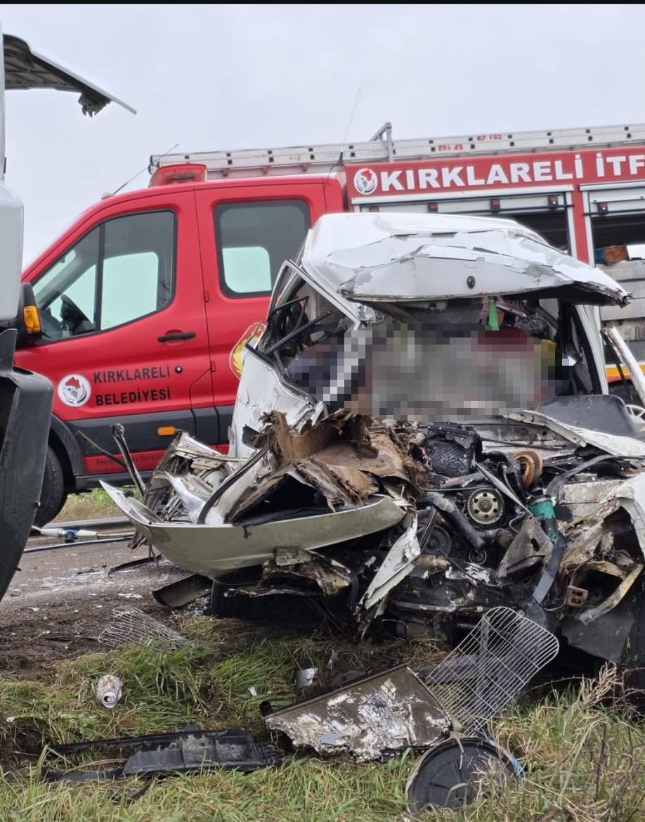 kirklarelinde feci kaza 1 olu 1 yarali 4