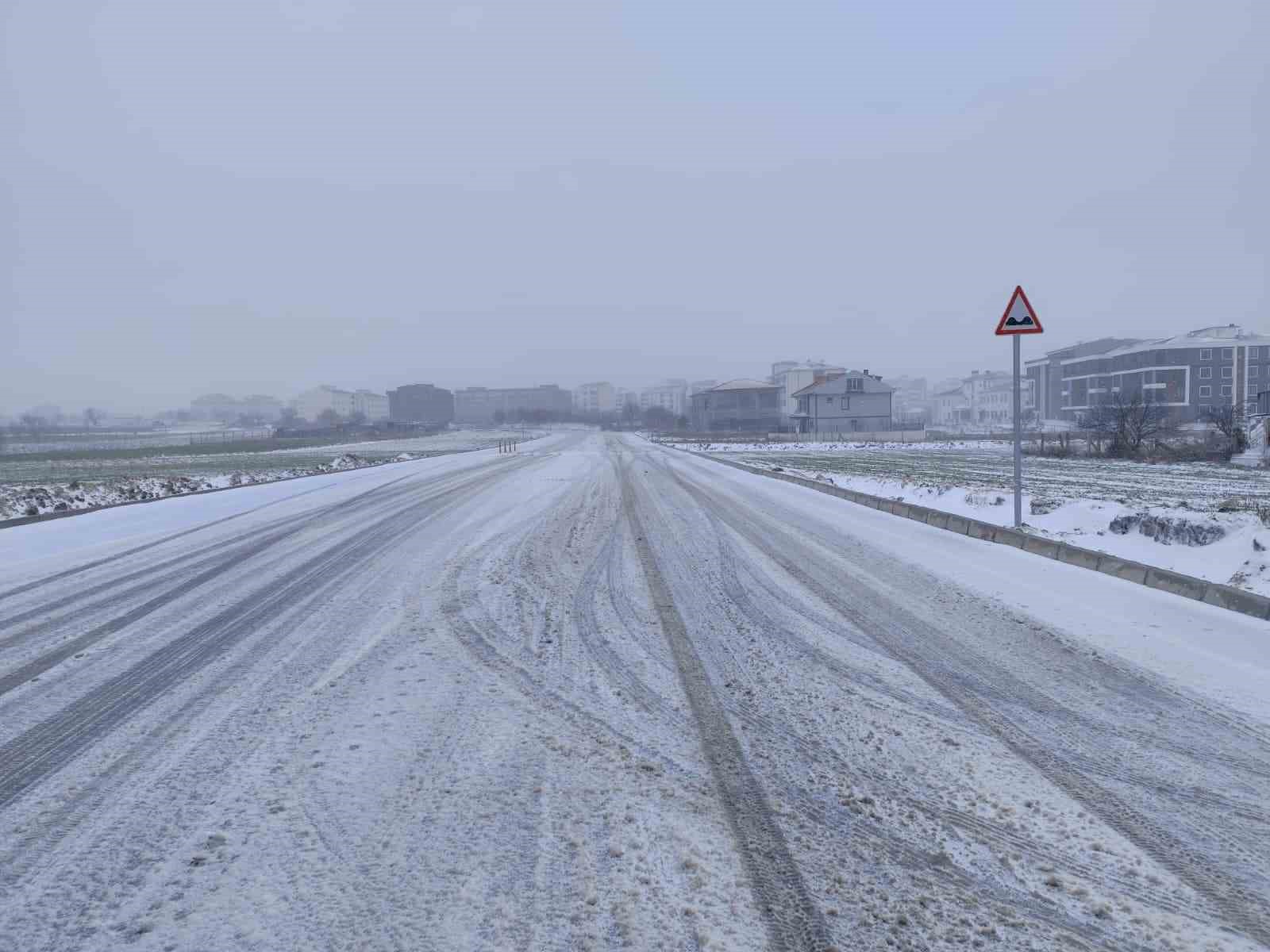 kirklarelinde kar yagisi etkisini arttirdi 1 9tadJIQa