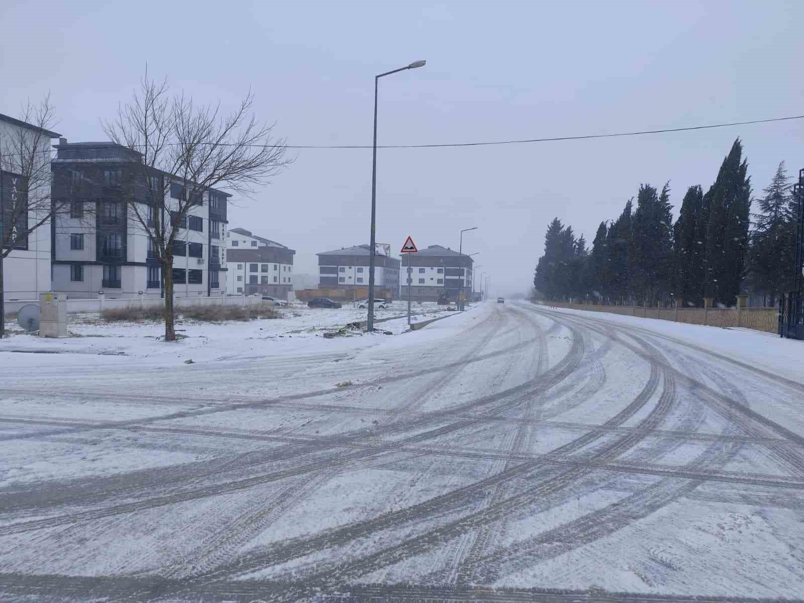 kirklarelinde kar yagisi etkisini arttirdi 4 fUlnywRO