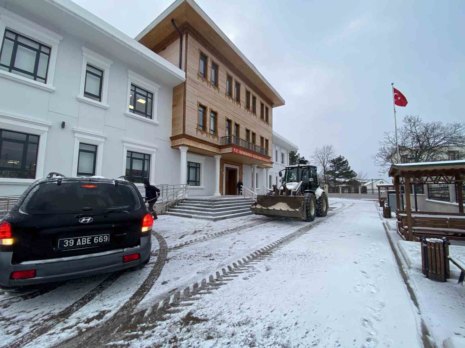 kirklarelinde kar yagisi hayati olumsuz etkilemeye devam ediyor 2 3Jv1Jl3Q