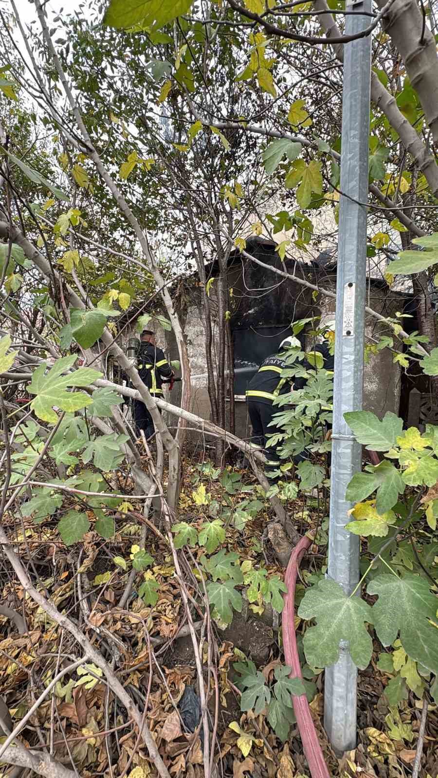 Kırklareli’nde metruk binada yangın 6 kirklarelinde metruk binada yangin 2 VZlURCa7