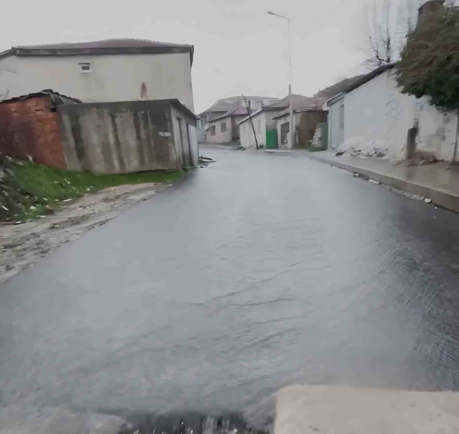 Kırklareli’nde sağanak yağış hayatı olumsuz etkiledi: Cadde ve sokaklar göle döndü 5 kirklarelinde saganak yagis hayati olumsuz etkiledi cadde ve sokaklar gole dondu 1 uIwlwQmd