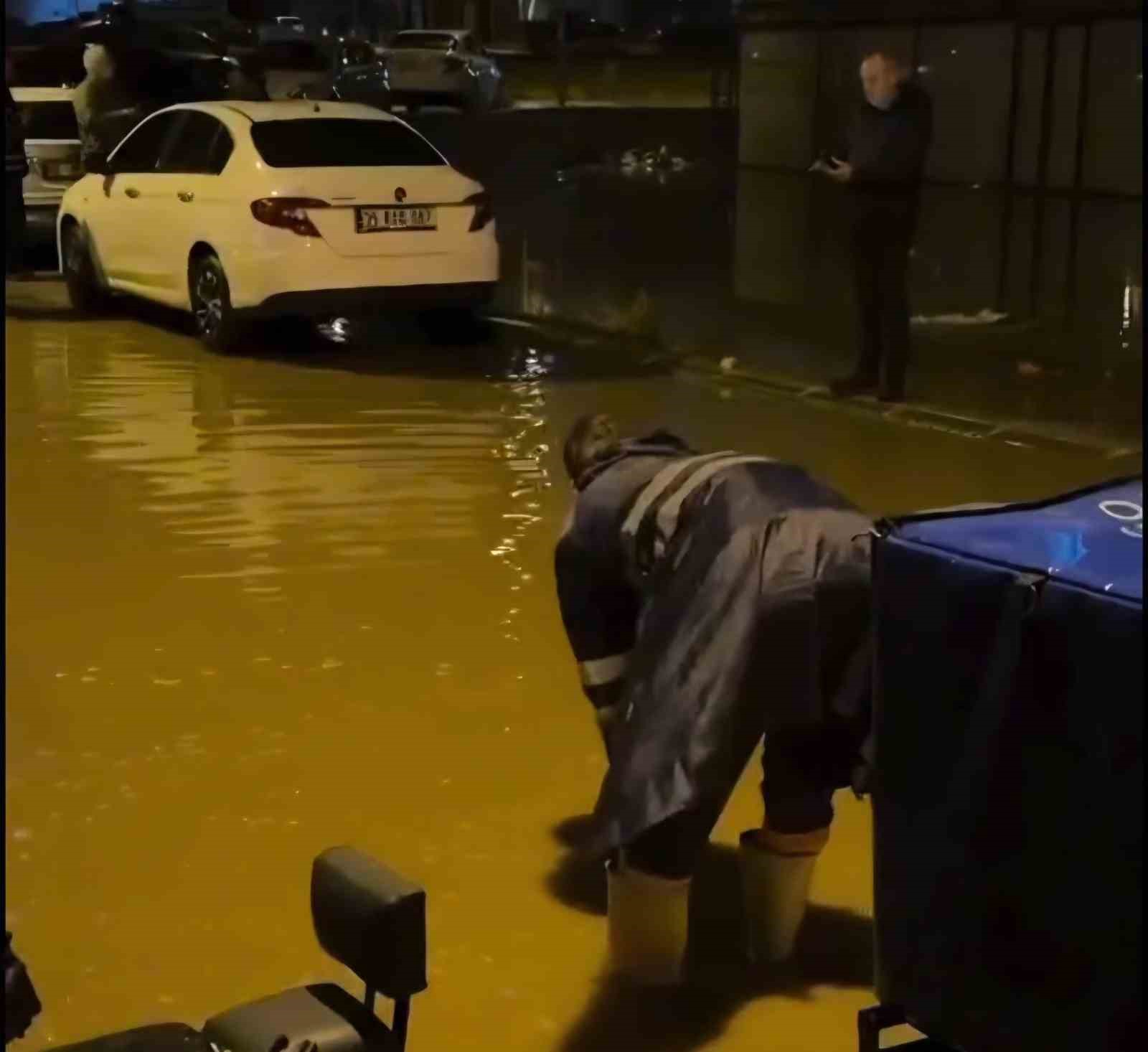 Kırklareli’nde sağanak yağış hayatı olumsuz etkiledi: Cadde ve sokaklar göle döndü 6 kirklarelinde saganak yagis hayati olumsuz etkiledi cadde ve sokaklar gole dondu 2 1v3vLTIB