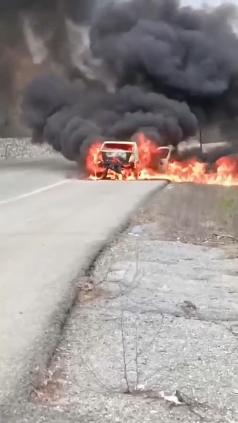 kirklarelinde seyir halindeyken yangin cikan arac kule dondu 5 6LFcbeJg