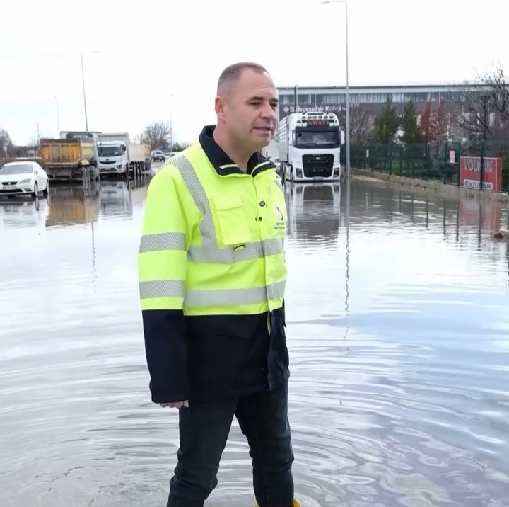 kirklarelinde siddetli yagis hayati felc etti baskan bulut sular icinde siir okudu 1 VHXMrMVN