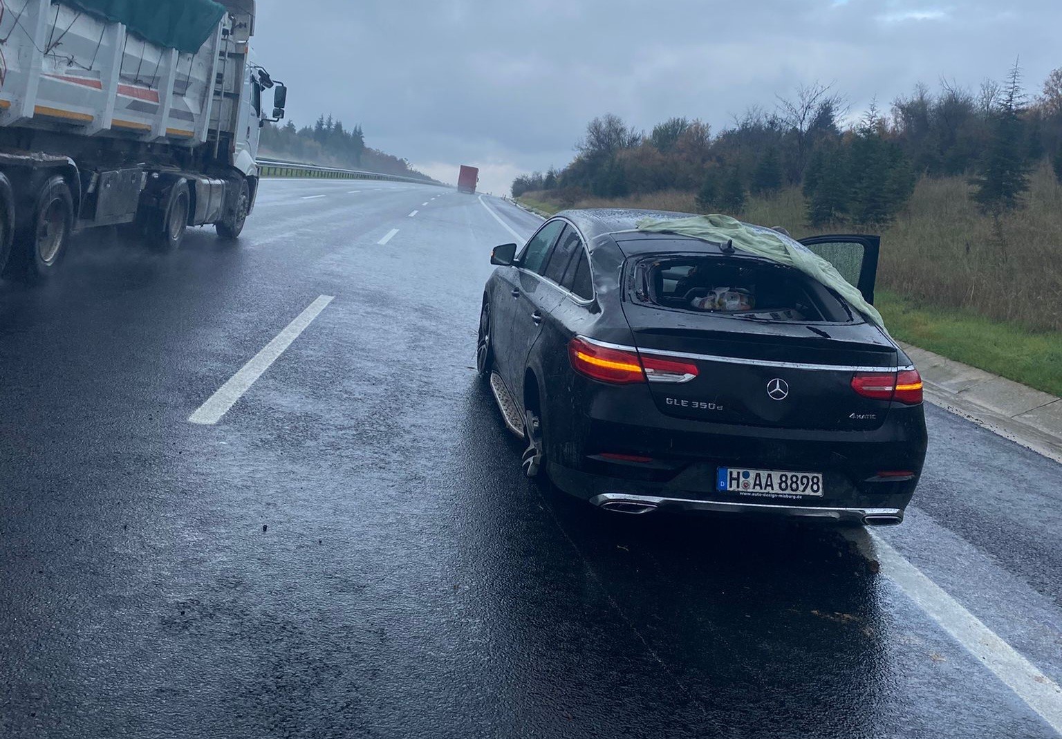 Kırklareli’nde şiddetli yağış, otomobil tıra çarptı 4 kirklarelinde siddetli yagis otomobil tira carpti 0