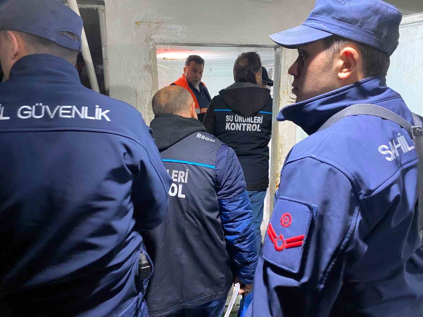 kirklarelinde su urunlerine siki denetim kurallara uymayan balikcilara 75 bin 540 lira para cezasi