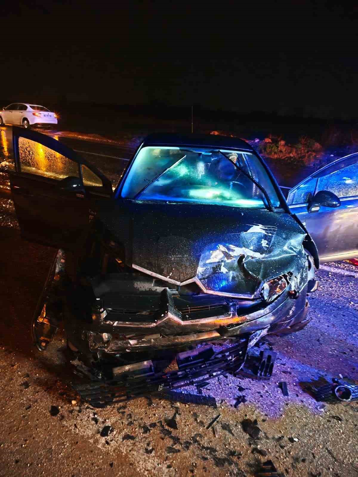 Kırklareli’nde yağışlı yolda zincirleme kaza: 3 araç birbirine girdi, 4 yaralı 4 kirklarelinde yagisli yolda zincirleme kaza 3 arac birbirine girdi 4 yarali 0 BNNf6D8X