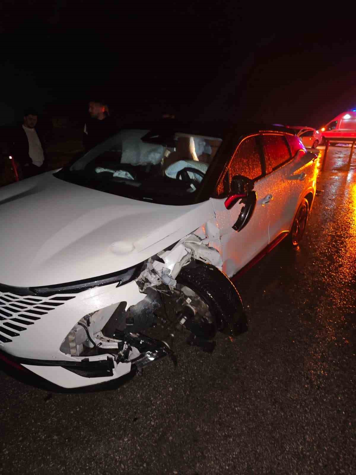 Kırklareli’nde yağışlı yolda zincirleme kaza: 3 araç birbirine girdi, 4 yaralı 9 kirklarelinde yagisli yolda zincirleme kaza 3 arac birbirine girdi 4 yarali 5