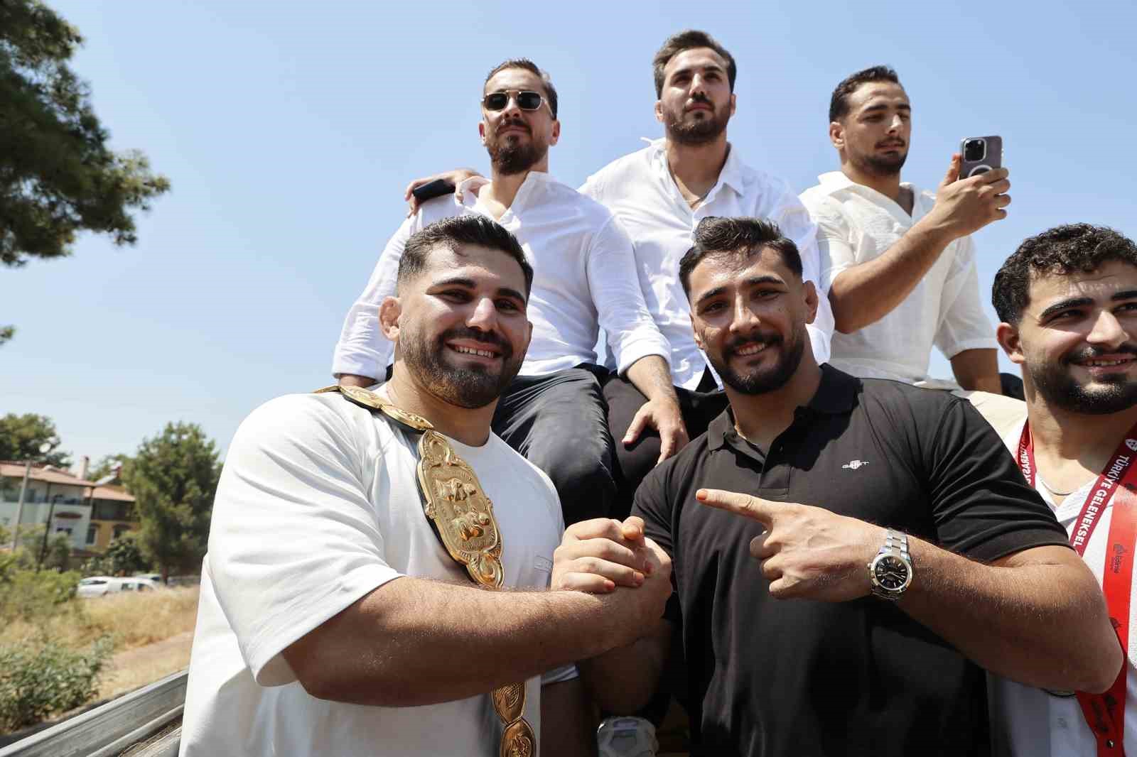 Kırkpınar başpehlivanı Erkan Taş’a Antalya’da coşkulu karşılama 4 kirkpinar baspehlivani erkan tasa antalyada coskulu karsilama 0 rAhvfQzp