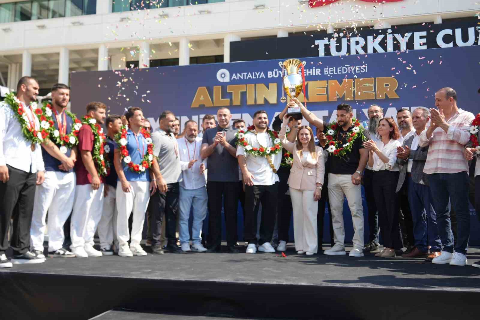 Kırkpınar başpehlivanı Erkan Taş’a Antalya’da coşkulu karşılama 16 kirkpinar baspehlivani erkan tasa antalyada coskulu karsilama 12 rrlHk72n