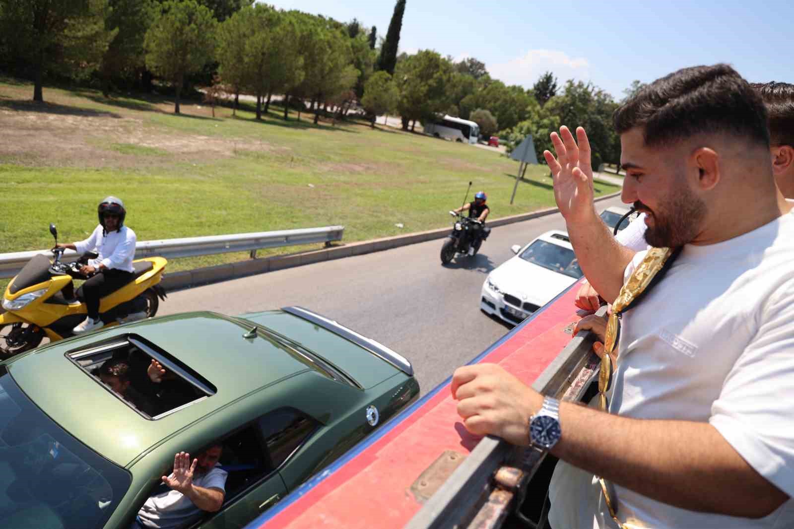Kırkpınar başpehlivanı Erkan Taş’a Antalya’da coşkulu karşılama 9 kirkpinar baspehlivani erkan tasa antalyada coskulu karsilama 5 7F3ICDFI