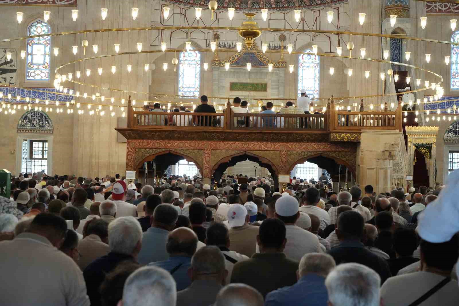 kirkpinar pehlivanlari er meydanina cikmadan once selimiyede dua etti 1 lz6h2f6w
