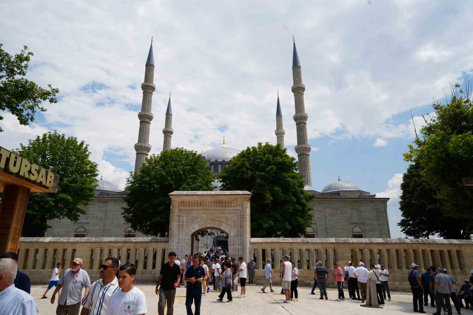 kirkpinar pehlivanlari er meydanina cikmadan once selimiyede dua etti 5 ZTBTYqJr