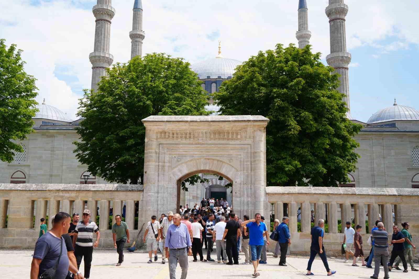 kirkpinar pehlivanlari er meydanina cikmadan once selimiyede dua etti 6