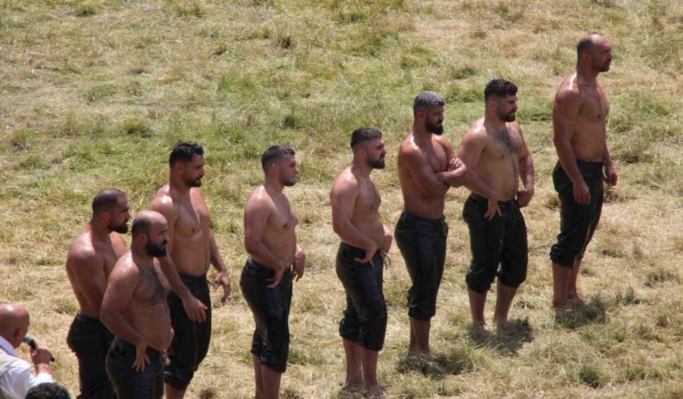 kirkpinarda-son-sampiyon-orhan-okulu-ile-ali-gurbuz-ceyrek-finalde-elendi-JZLq9txa.jpg