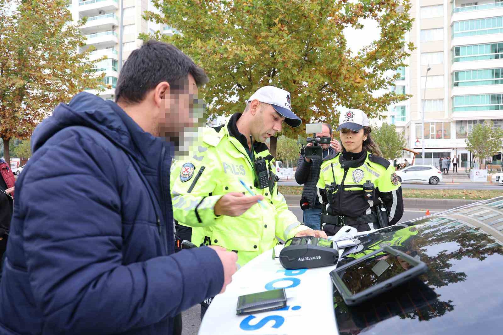 ’Kırmızı ışık’ ihlali dron denetimine takıldı, kesilen cezayı kamera şakası sandı 10 kirmizi isik ihlali dron denetimine takildi kesilen cezayi kamera sakasi sandi 6 w8eMcdcX
