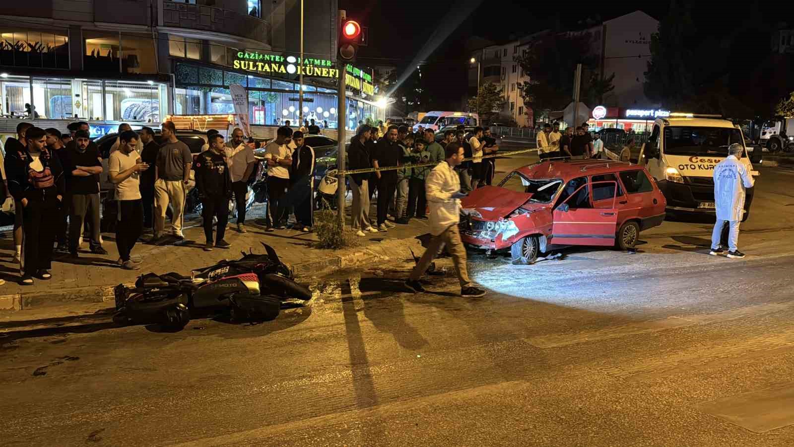kirmizi isik ihlali felaket getirdi otomobilin carptigi motosikletli agir yaralandi 1 pQlEYz3C