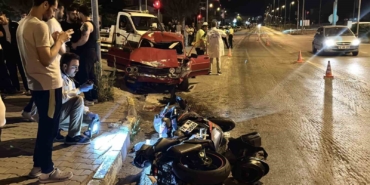 kirmizi-isik-ihlali-felaket-getirdi-otomobilin-carptigi-motosikletli-agir-yaralandi-jMaBKnX4.jpg