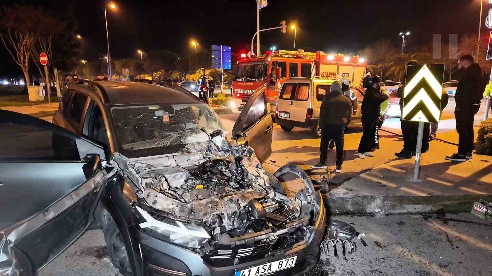 kirmizi isik ihlali kazaya neden oldu 1i agir 6 yarali 4