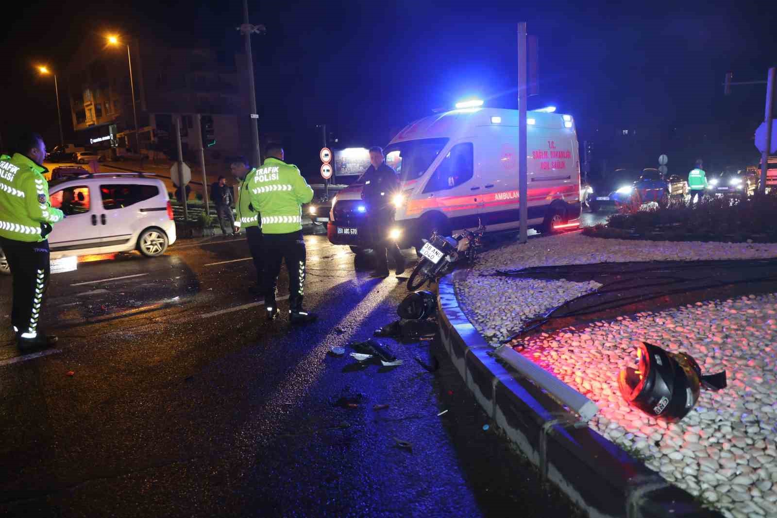 kirmizi isik ihlali kazaya neden oldu 3 yarali 5 4iufgPEn